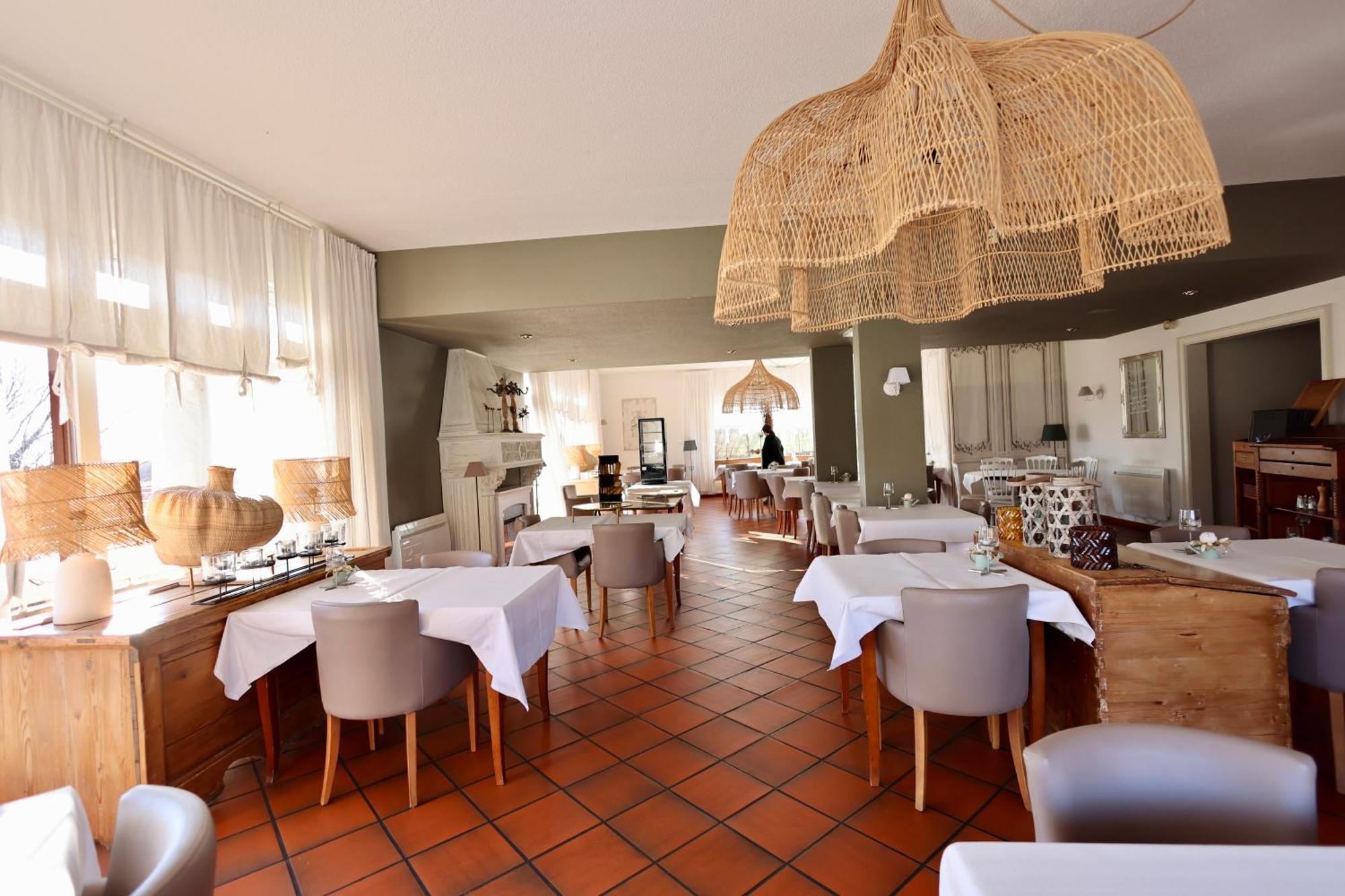 Hotel Restaurant Verger Des Chateaux, Route Des Vins Haut-Koenigsbourg Dieffenthal Exterior photo